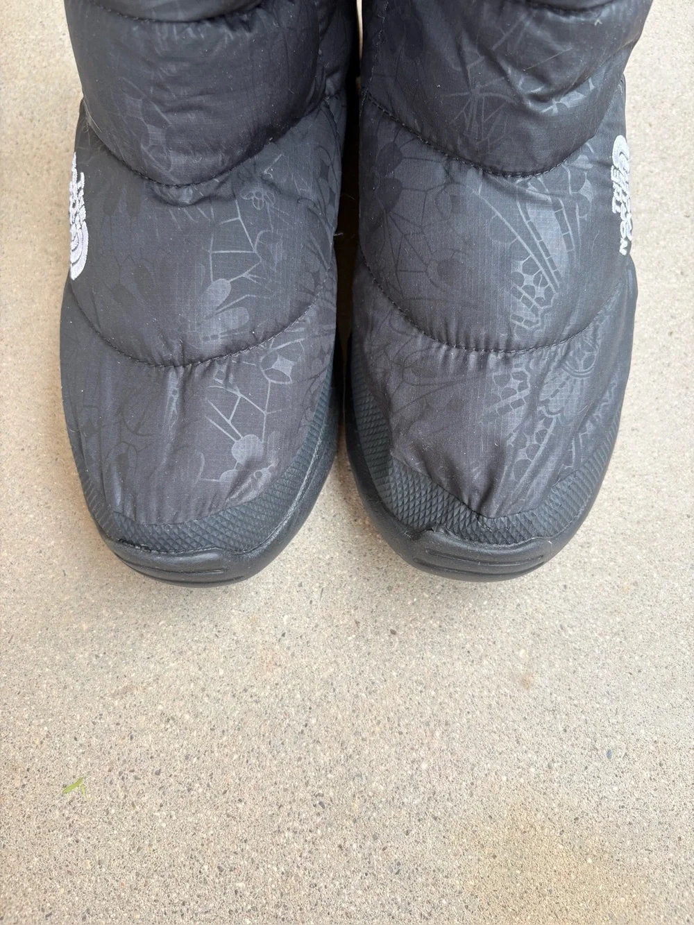 The North Face Womens 9 Nuptse Traction 700 Fill Goose Down Winter Snow Boots